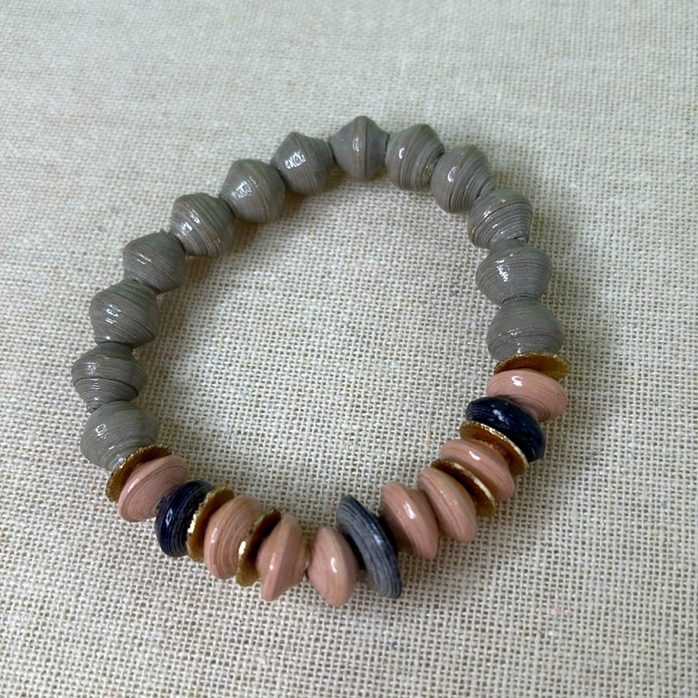 🌸✨ NWOT Handcrafted Beaded Bracelet – Elastic Stretch ✨🌸